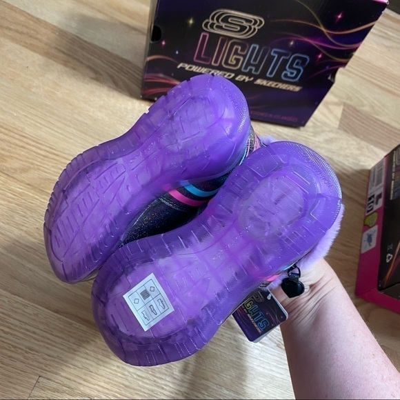 Skechers Water Repellant Light Up Winter Boots NEW Black Star Print 8 9 - Picture 5 of 7